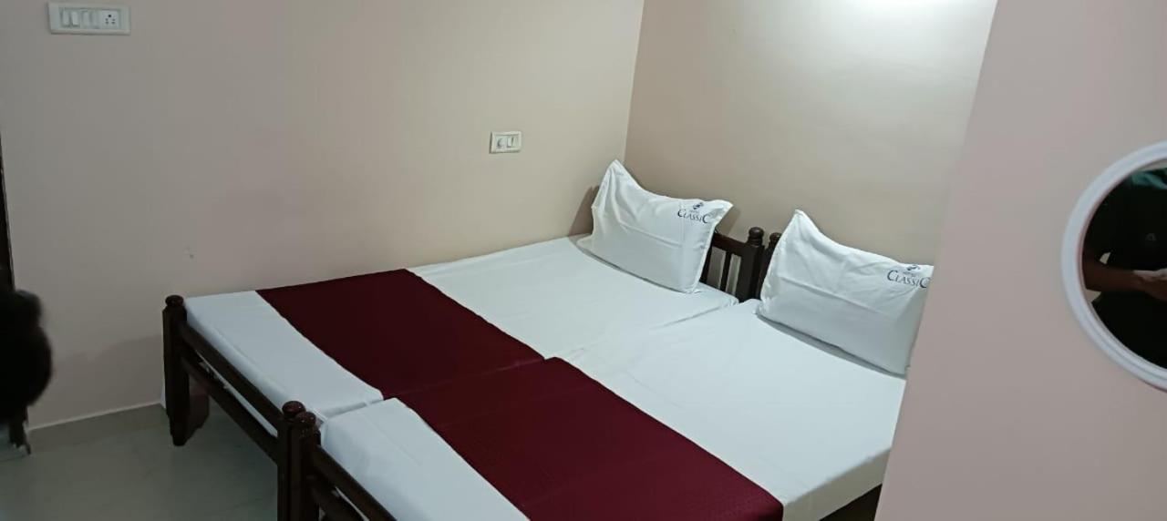 Classic Tourist Home Kochi Esterno foto